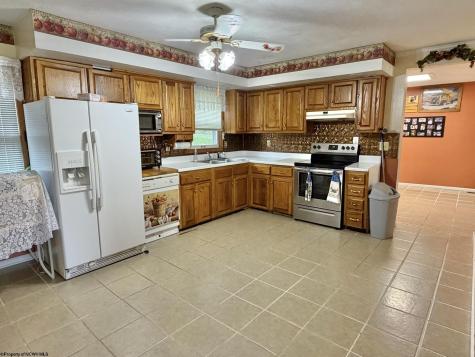 81 Fort Hill Rock Cave WV 26234