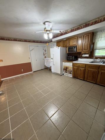 81 Fort Hill Rock Cave WV 26234