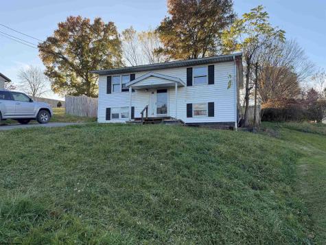 67 Beacon Street Belington WV 26250