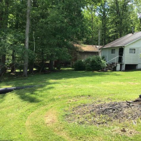 33 Woodhaven Lane Fairmont WV 26554-6069
