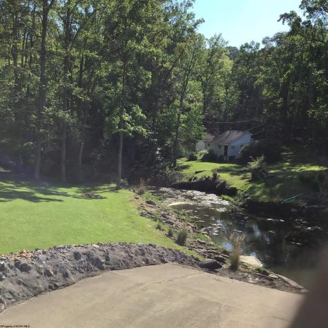 33 Woodhaven Lane Fairmont WV 26554-6069