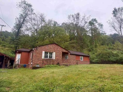 221 Hennings Street Clarksburg WV 26301