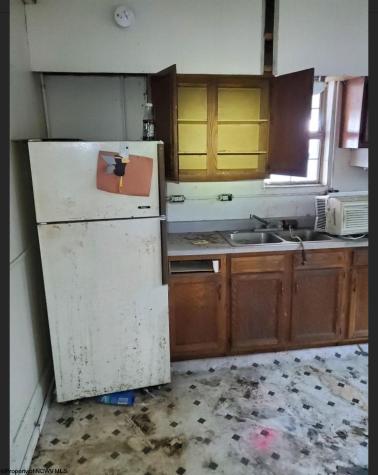 1011 Swann Street Parkersburg WV 26101