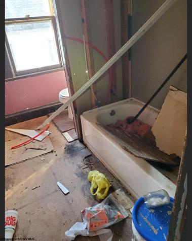 1011 Swann Street Parkersburg WV 26101