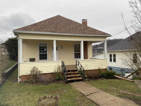 204 Ohio Avenue Nutter Fort WV 26301