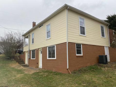 204 Ohio Avenue Nutter Fort WV 26301