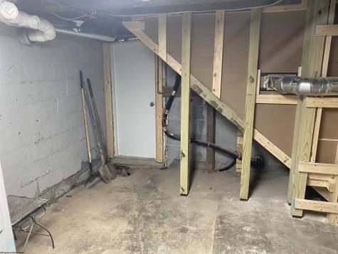 204 Ohio Avenue Nutter Fort WV 26301
