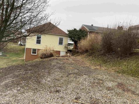 204 Ohio Avenue Nutter Fort WV 26301