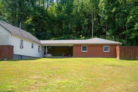 7 Mayflower Lane Mount Clare WV 26408