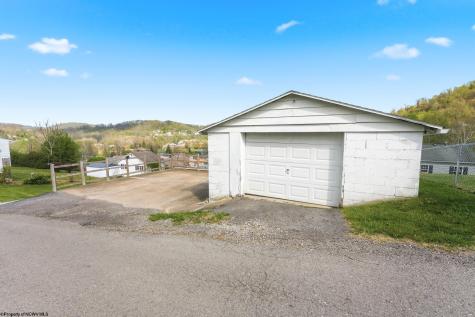 304 Thomas Avenue Nutter Fort WV 26301