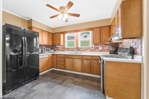 304 Thomas Avenue Nutter Fort WV 26301