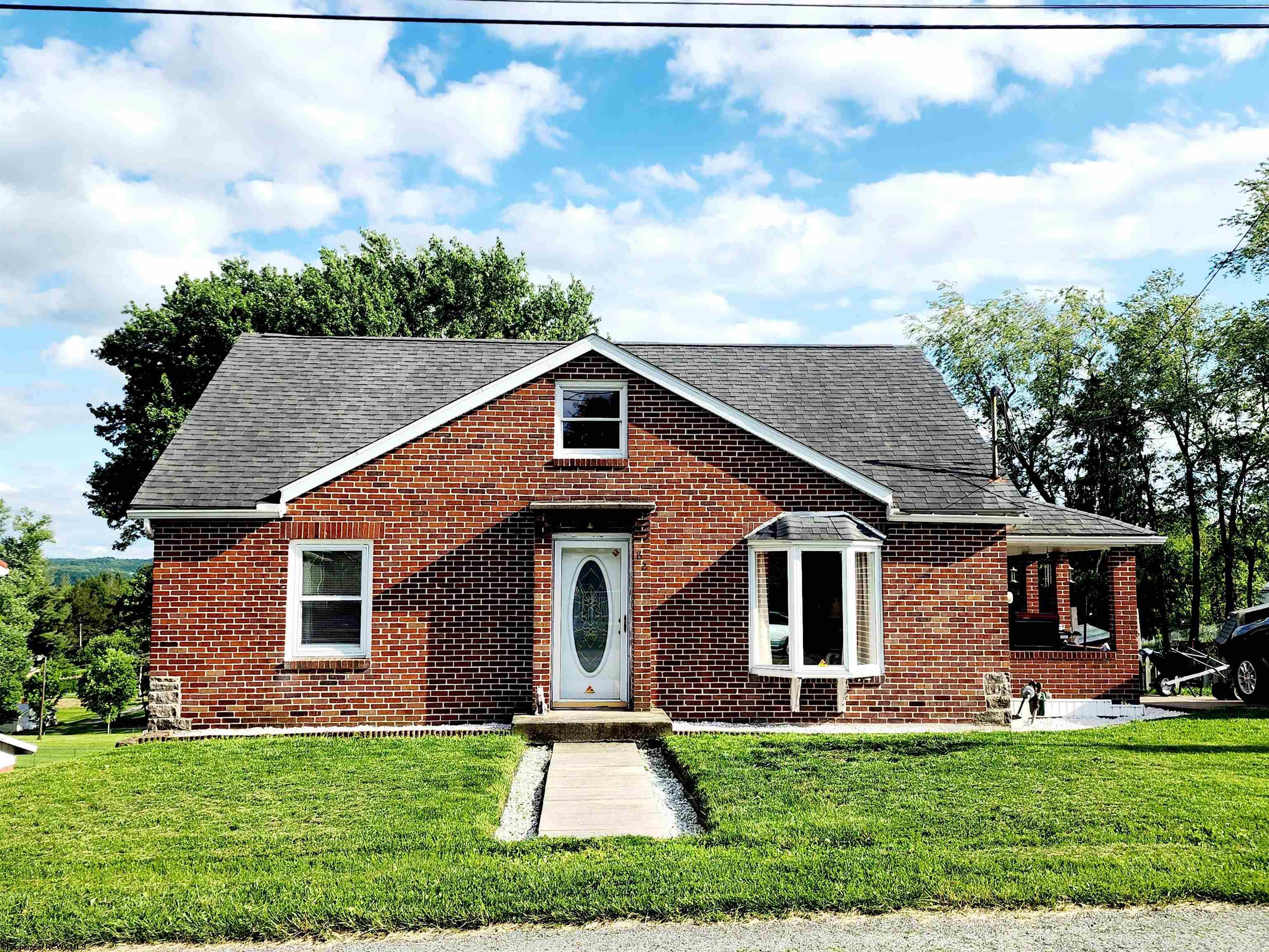 82 Pleasant Street Masontown WV 26542