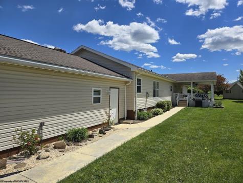 431 Pine Circle Reedsville WV 26547