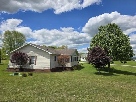 431 Pine Circle Reedsville WV 26547