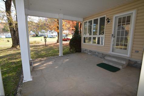 182 Brownlow Avenue Grafton WV 26354