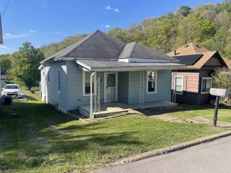 807 Indiana Avenue Nutter Fort WV 26301-4561