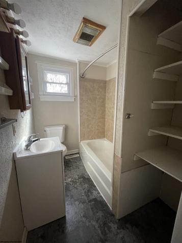 807 Indiana Avenue Nutter Fort WV 26301-4561
