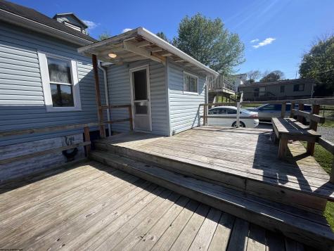 807 Indiana Avenue Nutter Fort WV 26301-4561
