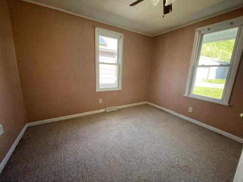 807 Indiana Avenue Nutter Fort WV 26301-4561