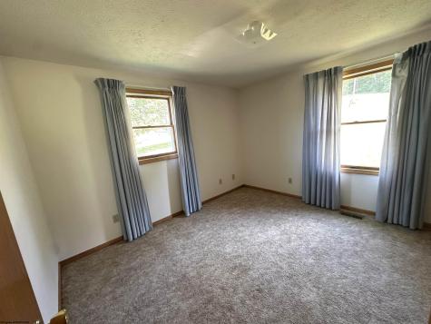 17 Hannah Lane Fairview WV 26570