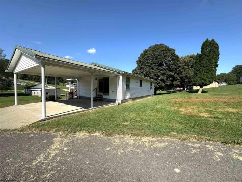 17 Hannah Lane Fairview WV 26570