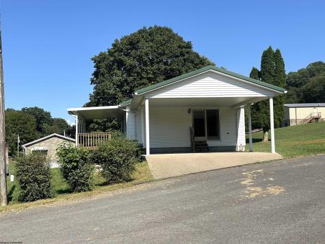 17 Hannah Lane Fairview WV 26570