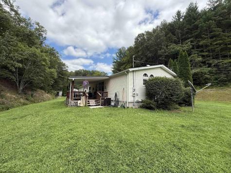 1689 Bell Crouch Road Huttonsville WV 26273