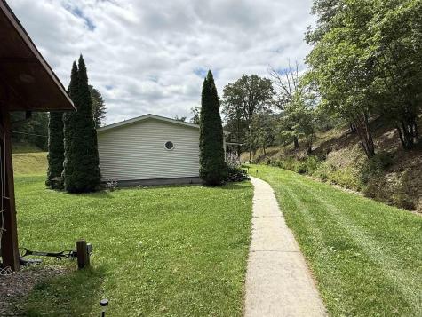 1689 Bell Crouch Road Huttonsville WV 26273