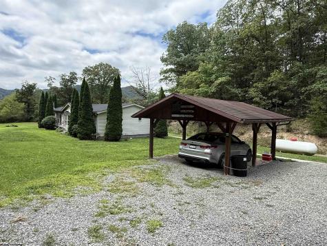 1689 Bell Crouch Road Huttonsville WV 26273