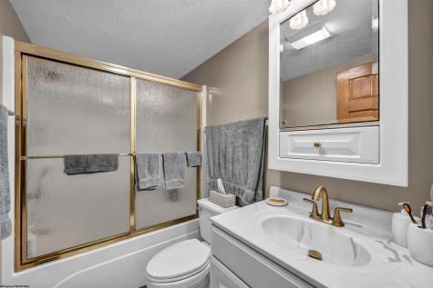 31 Jo Glen Drive Morgantown WV 26508