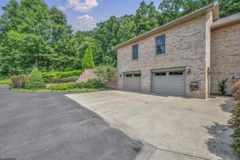 31 Jo Glen Drive Morgantown WV 26508