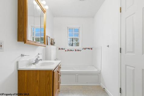 46 Oakridge Lane Bridgeport WV 26330-0000
