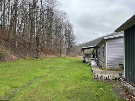 1058 Bean Hollow West Union WV 26456