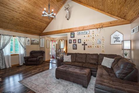 687 Cobun Creek Road Morgantown WV 26508