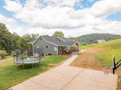 687 Cobun Creek Road Morgantown WV 26508