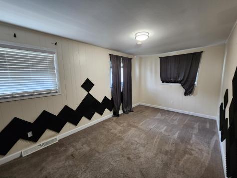 8046 Kidd Avenue Stonewood WV 26301