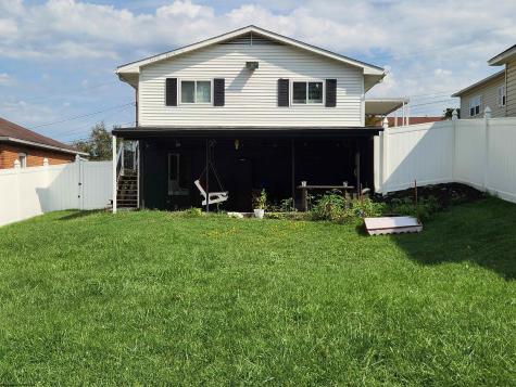 8046 Kidd Avenue Stonewood WV 26301