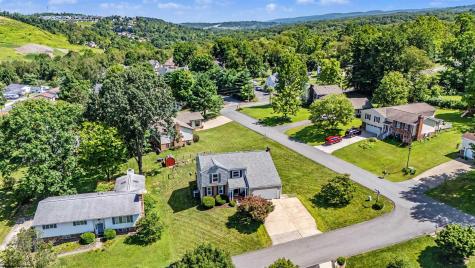 17 Greentree Drive Morgantown WV 26508