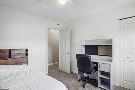 17 Greentree Drive Morgantown WV 26508