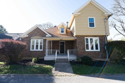 615 Fleming Place Fairmont WV 26554