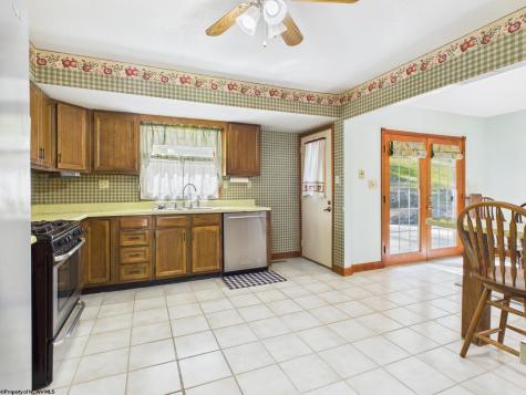 152 Hilltop Drive Philippi WV 26416