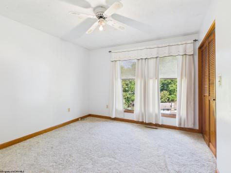152 Hilltop Drive Philippi WV 26416