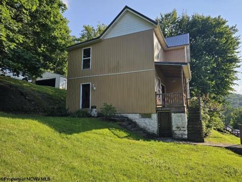 498 Gay Street Grafton WV 26345