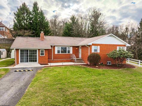129 Lexington Avenue Westover WV 26501