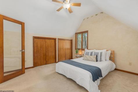 15 S Fern Court Terra Alta WV 26764