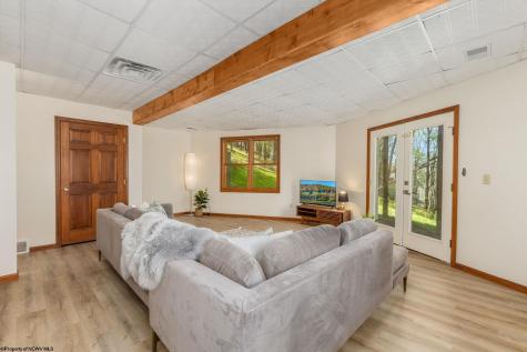 15 S Fern Court Terra Alta WV 26764