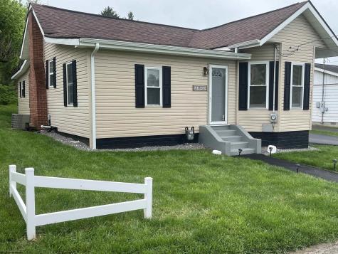 62 Oak Street Weston WV 26452