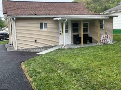 62 Oak Street Weston WV 26452