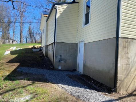96 Jackson Street Junior WV 26275