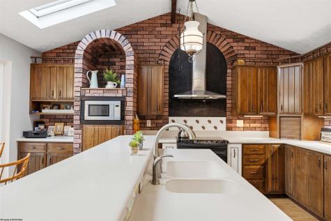 908 Cottonwood Street Morgantown WV 26505
